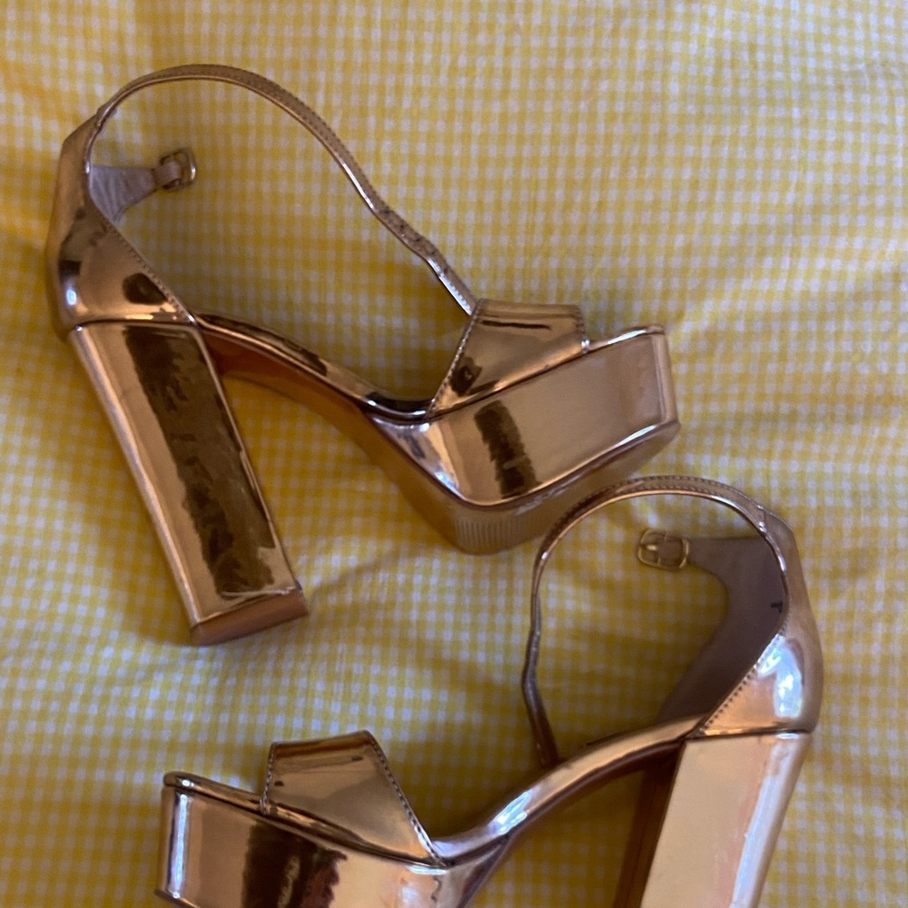 Steve Madden Platform Heels. Bronze colored